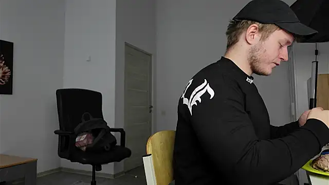 Snapshot of Richard_Dullas chatting on 10-09-25, 12:03 Richard Dullas online show from 10-09-25, 12:03