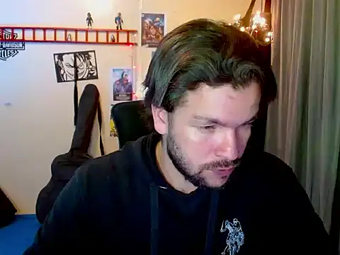 Snapshot of cortelioni_massimo_ chatting on 11-27-25, 01:40 cortelioni massimo online show from 11-27-25, 01:40