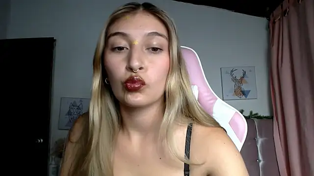 SophiaaLee online show from 04-24-26, 12:13