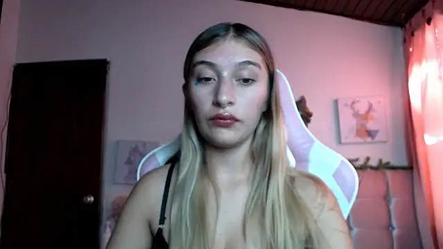 SophiaaLee online show from 04-24-26, 09:39