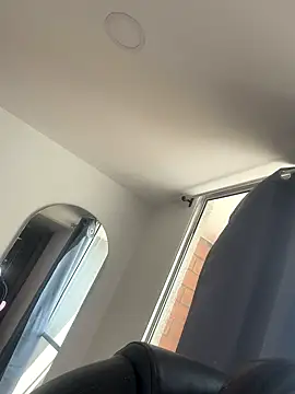 Snapshot of Mavii_ chatting on 09-24-25, 03:26 Mavii online show from 09-24-25, 03:26