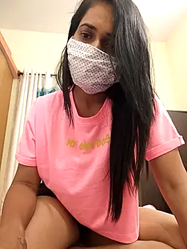 Snapshot of Curvyqueenz chatting on 09-18-25, 06:10 Curvyqueenz online show from 09-18-25, 06:10