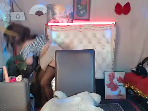 Snapshot of miss_laila_ chatting on 09-13-25, 10:37 miss laila online show from 09-13-25, 10:37