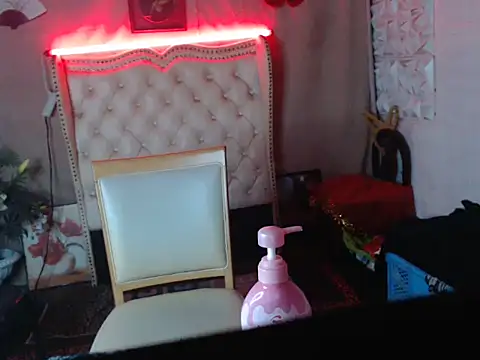 Snapshot of miss_laila_ chatting on 10-01-25, 10:10 miss laila online show from 10-01-25, 10:10