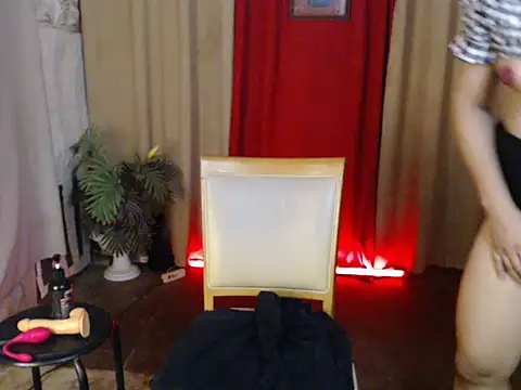 Snapshot of miss_laila_ chatting on 12-01-25, 11:04 miss laila online show from 12-01-25, 11:04