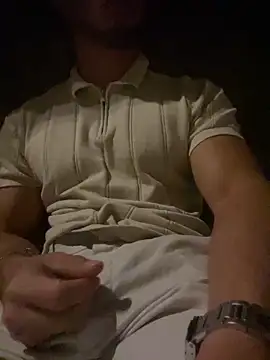 Snapshot of lewis91 chatting on 05-23-26, 01:22 lewis91 online show from 05-23-26, 01:22