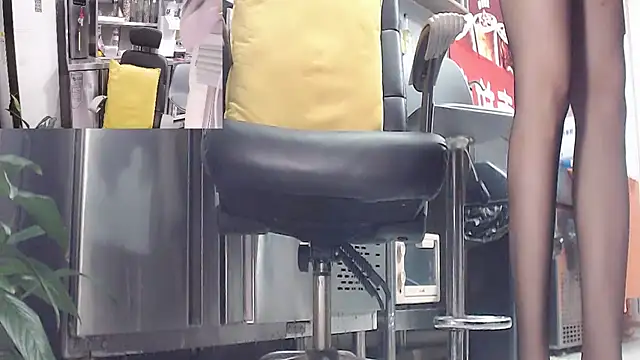 Eileen-L online show from 10-04-25, 01:03