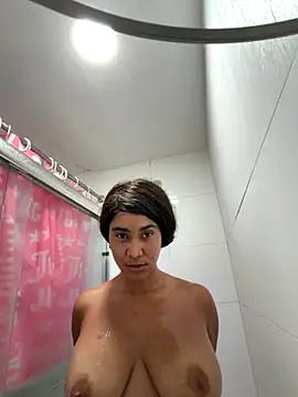 Snapshot of LuckyKhloe chatting on 09-30-25, 02:27 LuckyKhloe online show from 09-30-25, 02:27