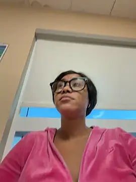 Snapshot of LuckyKhloe chatting on 10-04-25, 11:19 LuckyKhloe online show from 10-04-25, 11:19