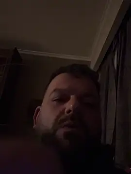 Snapshot of jerrebaker chatting on 10-20-25, 04:02 jerrebaker online show from 10-20-25, 04:02