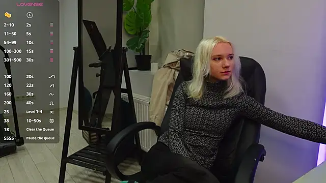 Laura Chaplin online show from 01-17-26, 06:29