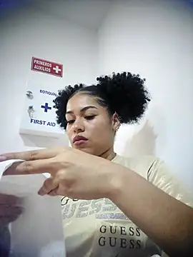 Snapshot of delaylacruz chatting on 11-12-25, 12:55 delaylacruz online show from 11-12-25, 12:55