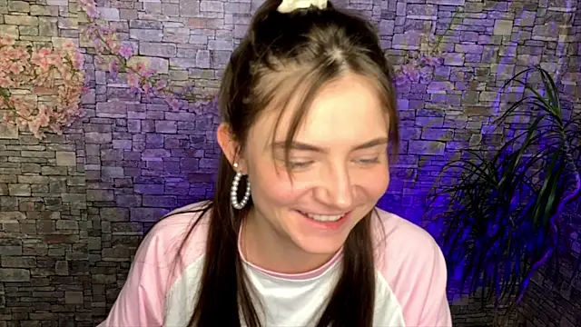 Snapshot of may_rollins chatting on 06-24-26, 04:17 may rollins online show from 06-24-26, 04:17