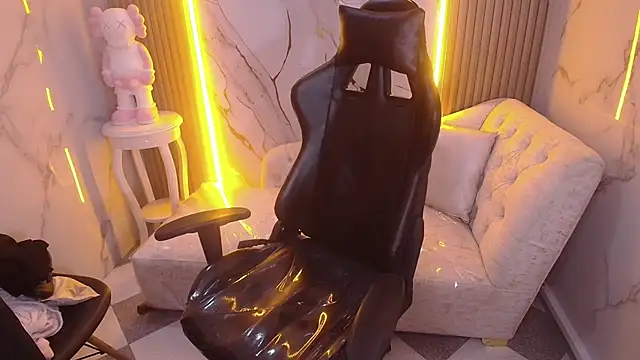 Snapshot of Gumball_b chatting on 10-11-25, 08:07 Gumball b online show from 10-11-25, 08:07