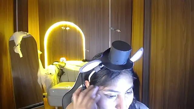 Snapshot of Gumball_b chatting on 10-31-25, 03:40 Gumball b online show from 10-31-25, 03:40