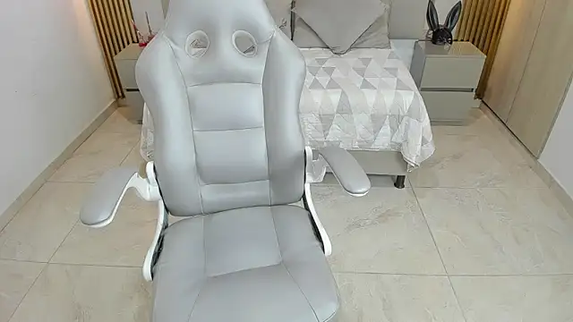 Snapshot of Keisha_jalal chatting on 10-14-25, 08:09 Keisha jalal online show from 10-14-25, 08:09