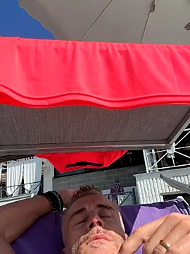 Axl hot online show from 09-19-25, 12:17