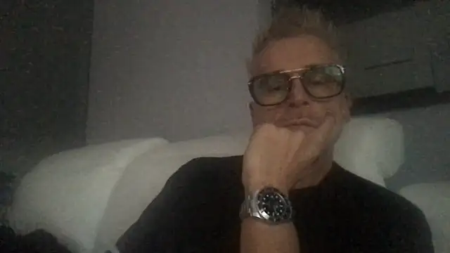 Axl hot online show from 09-25-25, 04:43