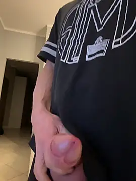 Axl hot online show from 02-07-26, 12:47