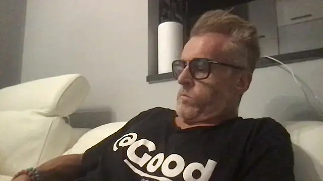 Axl hot online show from 07-15-26, 08:25