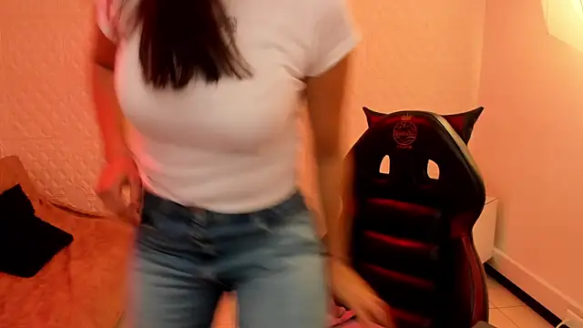 Snapshot of Eva_mermaid chatting on 09-11-25, 02:06 Eva mermaid online show from 09-11-25, 02:06