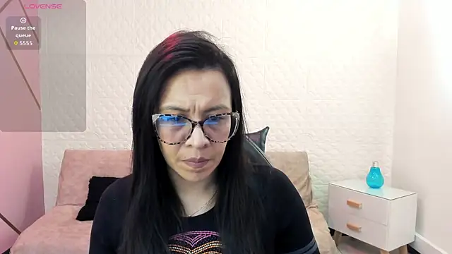 Snapshot of Eva_mermaid chatting on 10-21-25, 02:40 Eva mermaid online show from 10-21-25, 02:40