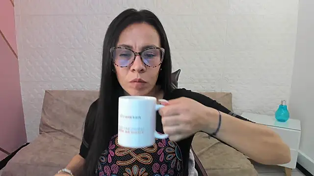 Snapshot of Eva_mermaid chatting on 10-27-25, 02:21 Eva mermaid online show from 10-27-25, 02:21