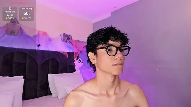 Phillicious   online show from 10-17-25, 08:33