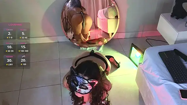 Snapshot of salma_falcon chatting on 10-23-25, 07:45 salma falcon online show from 10-23-25, 07:45