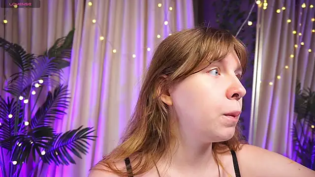 Snapshot of Sense_Of_Rosemary chatting on 09-10-25, 05:51 Sense Of Rosemary online show from 09-10-25, 05:51