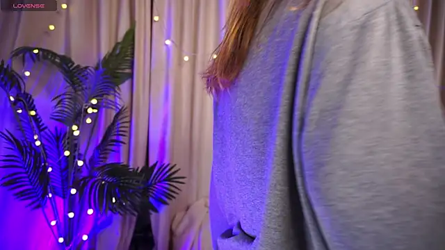 Snapshot of Sense_Of_Rosemary chatting on 09-20-25, 05:52 Sense Of Rosemary online show from 09-20-25, 05:52