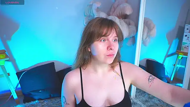 Snapshot of Sense_Of_Rosemary chatting on 11-15-25, 06:22 Sense Of Rosemary online show from 11-15-25, 06:22