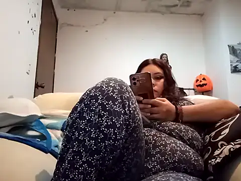 Snapshot of Kitty_WetXxX chatting on 11-18-25, 01:22 Kitty WetXxX online show from 11-18-25, 01:22