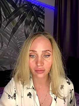 Snapshot of Affectionate_lady chatting on 10-13-25, 07:30 Affectionate lady online show from 10-13-25, 07:30