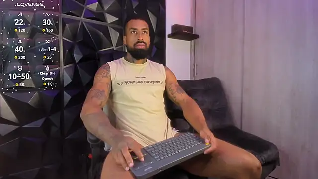 Snapshot of OstinDaniels chatting on 09-11-25, 10:32 OstinDaniels online show from 09-11-25, 10:32