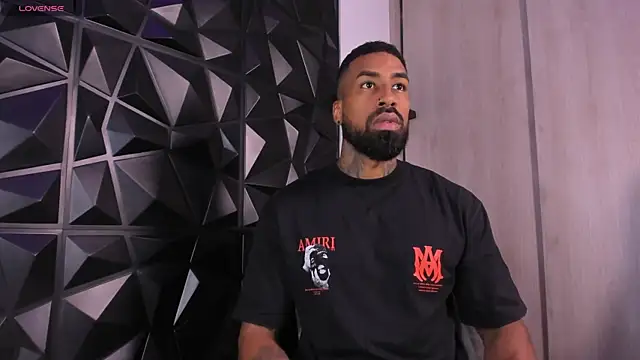 Snapshot of OstinDaniels chatting on 10-11-25, 10:30 OstinDaniels online show from 10-11-25, 10:30