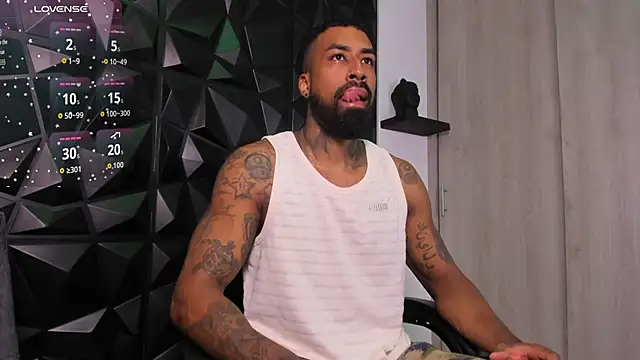 Snapshot of OstinDaniels chatting on 10-30-25, 10:21 OstinDaniels online show from 10-30-25, 10:21