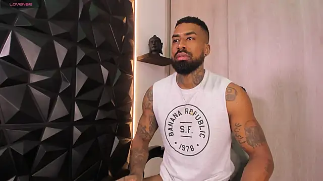 Snapshot of OstinDaniels chatting on 11-25-25, 08:53 OstinDaniels online show from 11-25-25, 08:53