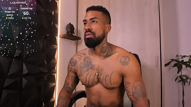 Snapshot of OstinDaniels chatting on 12-18-25, 10:05 OstinDaniels online show from 12-18-25, 10:05