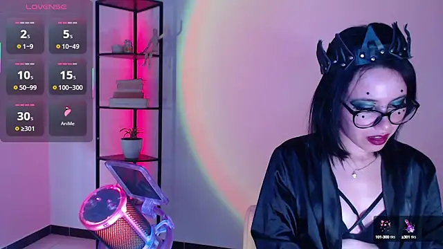 Snapshot of girldom chatting on 09-11-25, 03:34 girldom online show from 09-11-25, 03:34