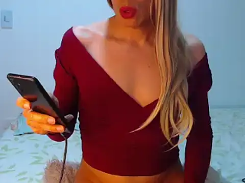 Snapshot of Danny4Hot chatting on 11-19-25, 03:17 Danny4Hot online show from 11-19-25, 03:17