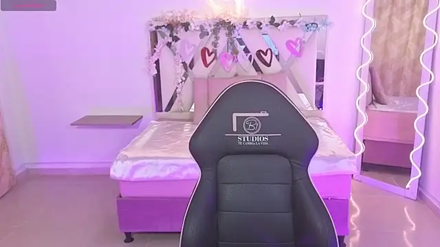 ZURY TAY online show from 09-20-25, 11:44