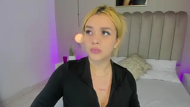 Snapshot of Dani_rosse_ chatting on 04-23-26, 12:51 Dani rosse online show from 04-23-26, 12:51