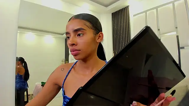 Snapshot of sarah_ashbourne chatting on 10-11-25, 08:29 sarah ashbourne online show from 10-11-25, 08:29