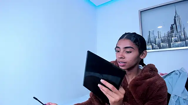 Snapshot of sarah_ashbourne chatting on 10-22-25, 01:44 sarah ashbourne online show from 10-22-25, 01:44