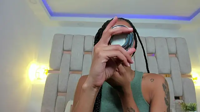 Snapshot of sarah_ashbourne chatting on 10-24-25, 12:41 sarah ashbourne online show from 10-24-25, 12:41