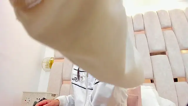 Snapshot of sarah_ashbourne chatting on 10-24-25, 12:45 sarah ashbourne online show from 10-24-25, 12:45