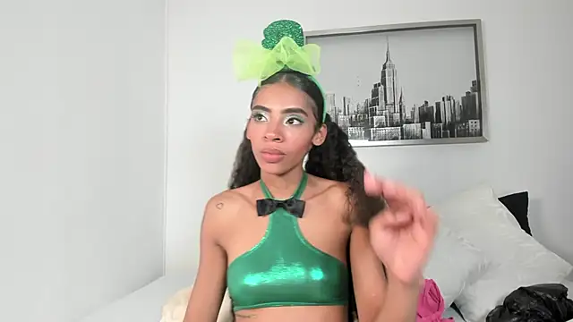 Snapshot of sarah_ashbourne chatting on 10-31-25, 04:24 sarah ashbourne online show from 10-31-25, 04:24