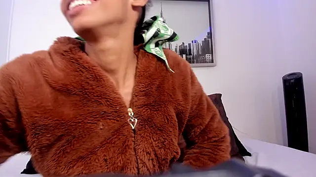 Snapshot of sarah_ashbourne chatting on 11-11-25, 12:16 sarah ashbourne online show from 11-11-25, 12:16