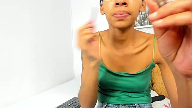 Snapshot of sarah_ashbourne chatting on 11-19-25, 12:16 sarah ashbourne online show from 11-19-25, 12:16